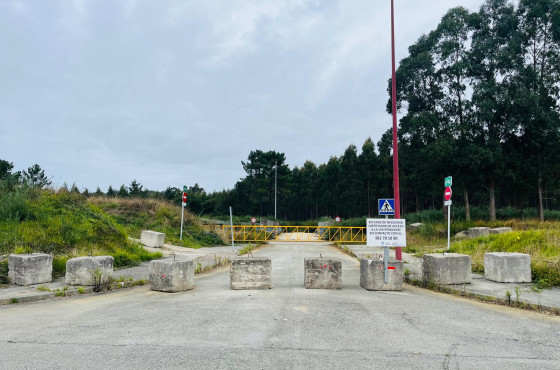 A licitación a apertura dun novo vial de acceso á zona norte do polígono. 